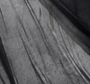 Mono de malla negra con cuello en V y patchwork