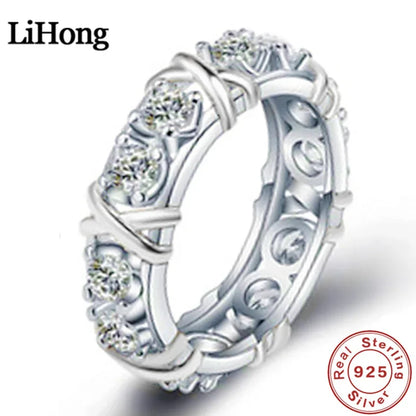 Anillo de lujo de plata de ley 925 entrelazado con circonita AAA. Ideal como regalo de compromiso para mujer. Disponible en dos colores.