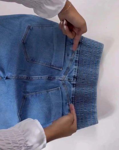 Back button, front high waisted jeans,
