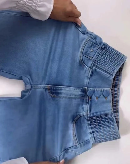 Back button, front high waisted jeans,